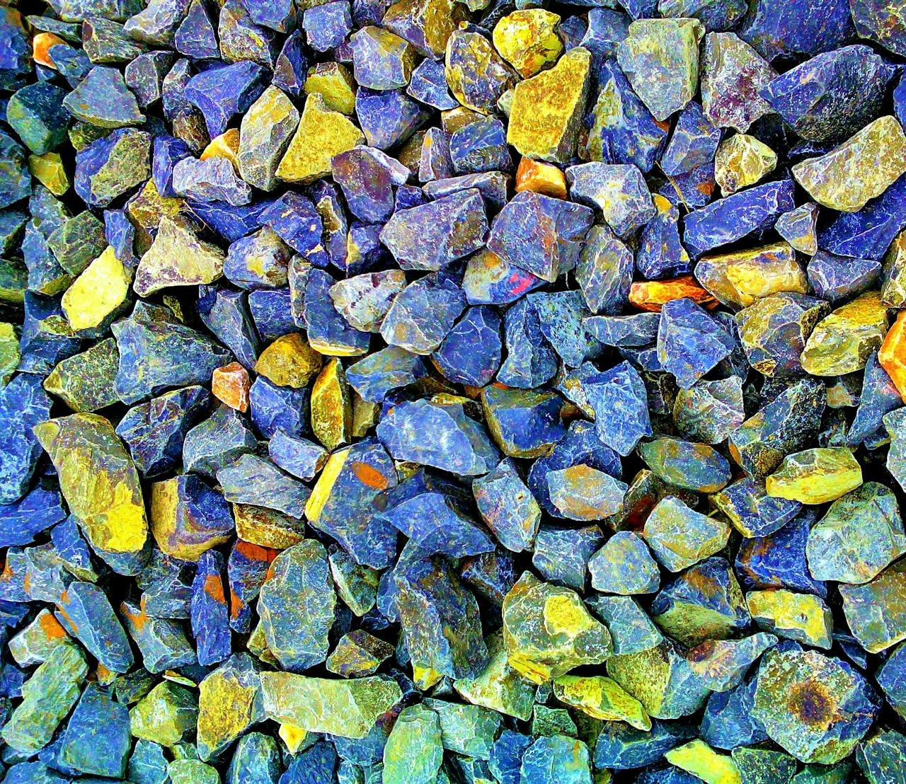 Vibrant blue and yellow gravel stones creating a textured pattern in Bhagalpur, India.